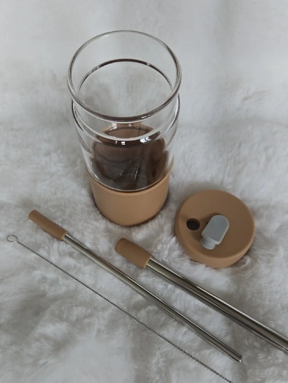 20 oz Glass Tumbler with Silicone Lid & Straws, Khaki